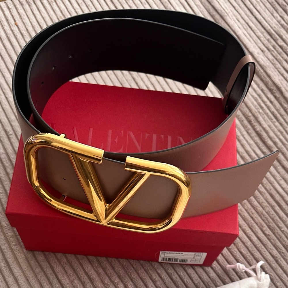 Valentino Garavani brown leather belt with gold hardware.